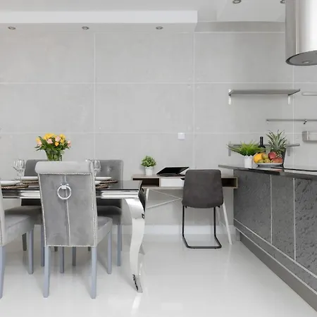 Silver By Renters Prestige Appartamento Varsavia